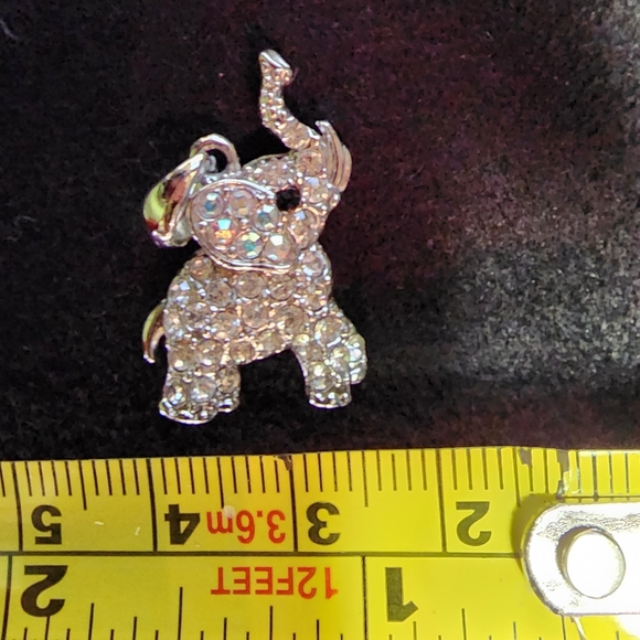 ELEPHANT Crystal Pendent - Picture 3 of 4